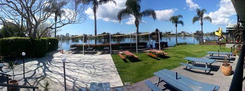 Smithtown Riverview Hotel - Accommodation Cairns 2