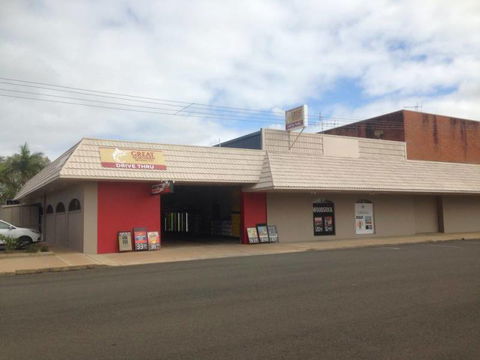 East End Hotel - Accommodation Cairns 0