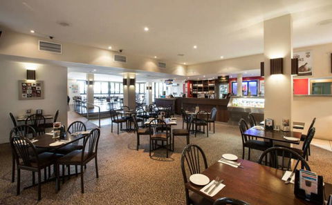 Palm Beach Hotel - Accommodation Cairns 1