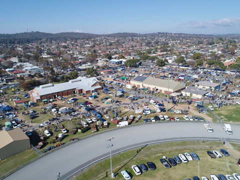 Wagga Swap Meet Run By  Classic And Historic Automobile Club Of Australia - Wagga Wagga Region - Accommodation Cairns 0