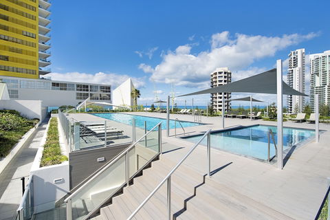 ULTIQA Air On Broadbeach - Accommodation Cairns 5