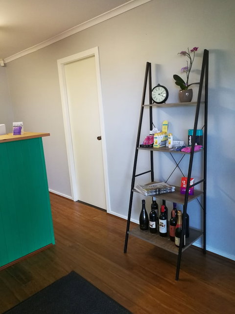 Lakeside Lodge Motel - Accommodation Cairns 3