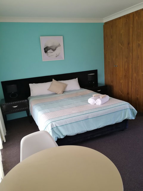 Lakeside Lodge Motel - Accommodation Cairns 5