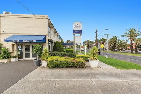 Alexander Motor Inn & Apartments - Accommodation Cairns 2