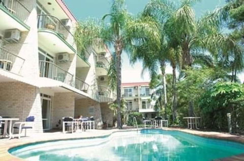 Bombora Resort - Accommodation Cairns 2