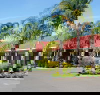 Pines Country Club Motor Inn - Accommodation Cairns