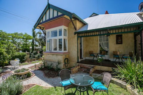 Danum House B & B - Accommodation Cairns 0