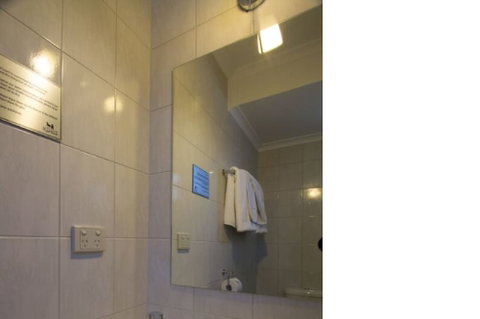Adelaide Royal Coach - Accommodation Cairns 4