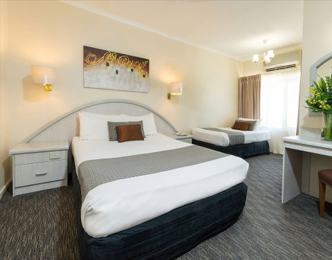 Adelaide Royal Coach - Accommodation Cairns 3