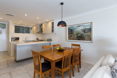 Beach Lodges - Accommodation Cairns 3