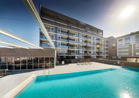Honeysuckle Executive Apartments - Accommodation Cairns 0