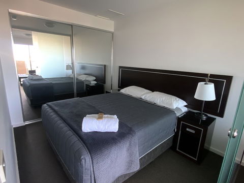 Honeysuckle Executive Apartments - Accommodation Cairns 6