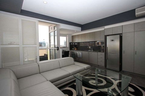 Honeysuckle Executive Apartments - Accommodation Cairns 3