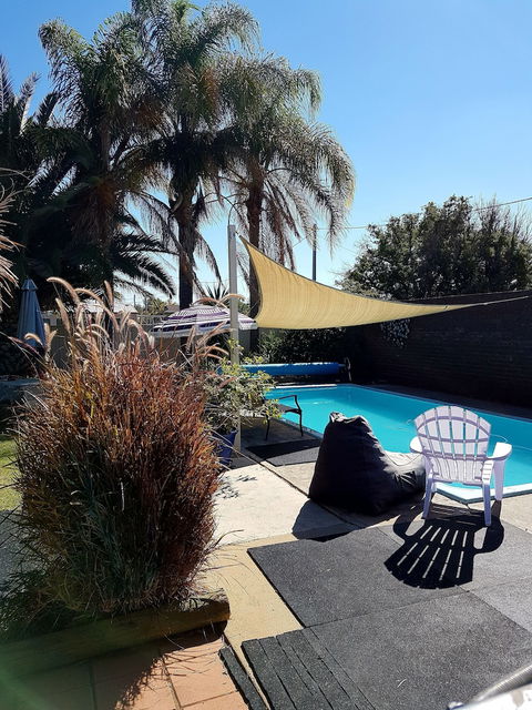 Bidgee Motor Inn - Accommodation Cairns 2
