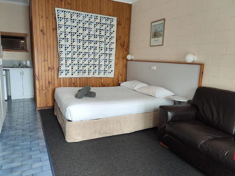 Yarragon Motel - Accommodation Cairns 2