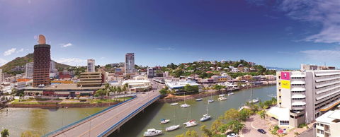 Oaks Townsville Gateway Suites - Accommodation Cairns 0