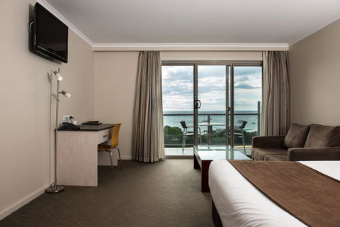 Beachfront At Bicheno - Accommodation Cairns 5