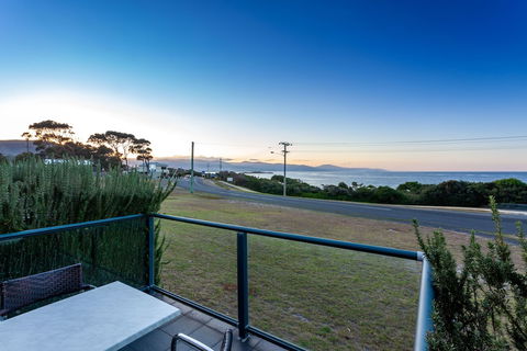 Beachfront At Bicheno - Accommodation Cairns 4
