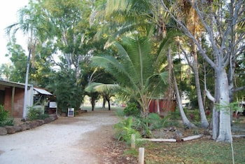 Territory Manor Motel & Caravan Park - Accommodation Cairns 6