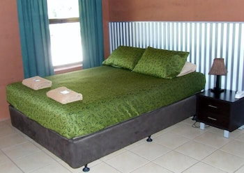 Territory Manor Motel & Caravan Park - Accommodation Cairns 2