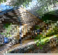 Wisteria Cottage and Cabins - Accommodation Cairns
