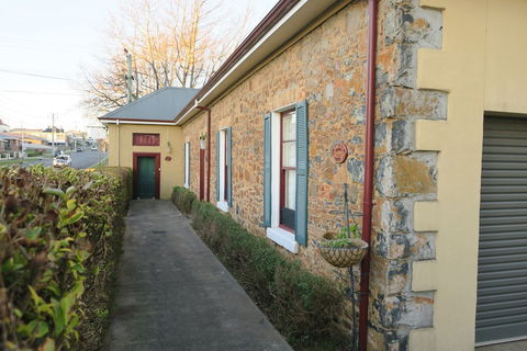 Blakes Manor Self Contained Heritage Accommodation - Accommodation Cairns 0