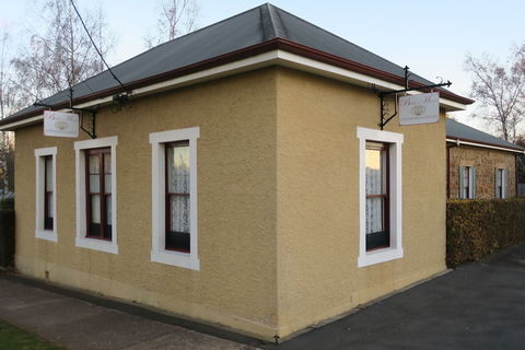 Blakes Manor Self Contained Heritage Accommodation - Accommodation Cairns 3