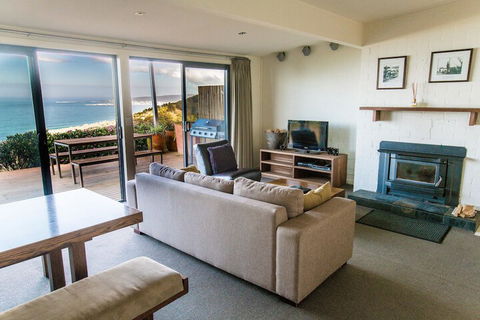 Beacon Point Ocean View Villas - Accommodation Cairns 4
