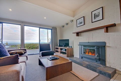 Beacon Point Ocean View Villas - Accommodation Cairns 6