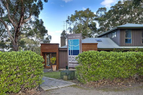 Beacon Point Ocean View Villas - Accommodation Cairns 2