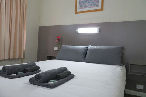 Bishops Lodge Narrandera - Accommodation Cairns 7