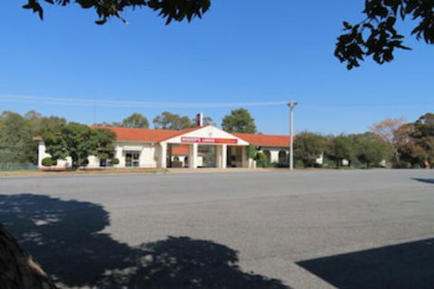 Bishops Lodge Narrandera - Accommodation Cairns 0