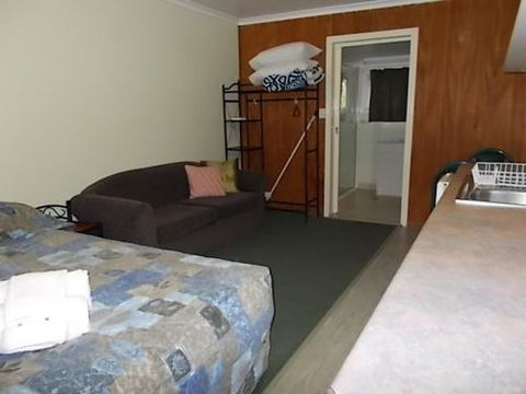 Oakridge Motel Tourist Park - Accommodation Cairns 1