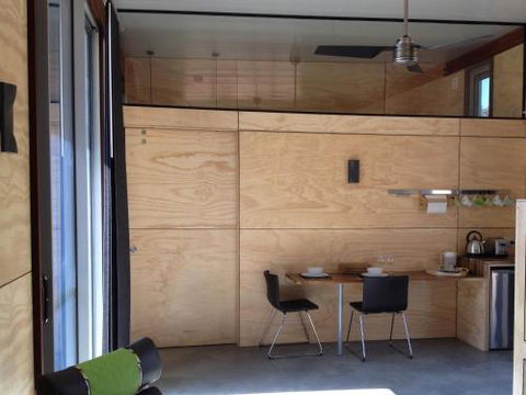 Bed + Bauhaus - Accommodation Cairns 4