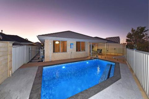 Brighton Beachside Hideaway - Accommodation Cairns 3
