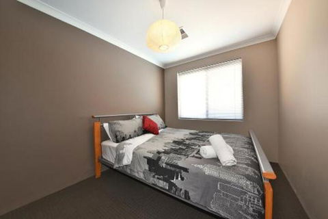 Brighton Beachside Hideaway - Accommodation Cairns 5