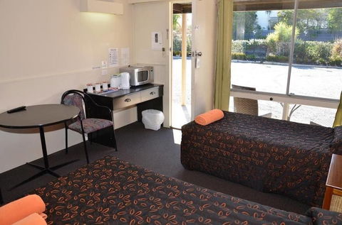 Warwick Motor Inn - Accommodation Cairns 1