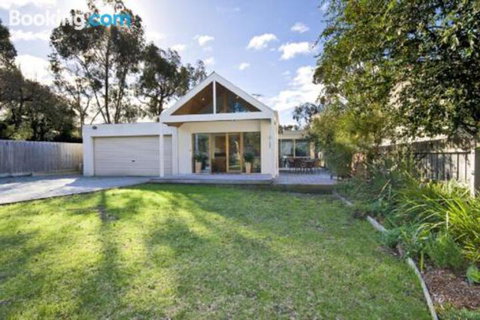 Torquay Retreats Eighteen Beach - Accommodation Cairns 0