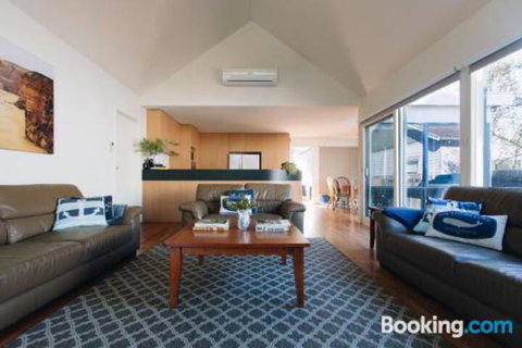 Torquay Retreats Eighteen Beach - Accommodation Cairns 3