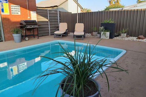 Country Mile Motor Inn - Accommodation Cairns 3