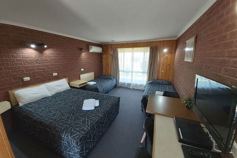 Country Mile Motor Inn - Accommodation Cairns 6