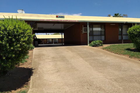 Country Mile Motor Inn - Accommodation Cairns 1