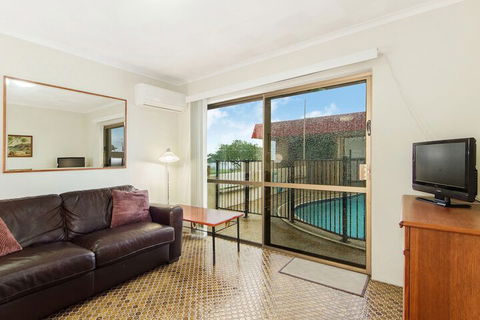 Beachfront Studio & Private Pool - Accommodation Cairns 3