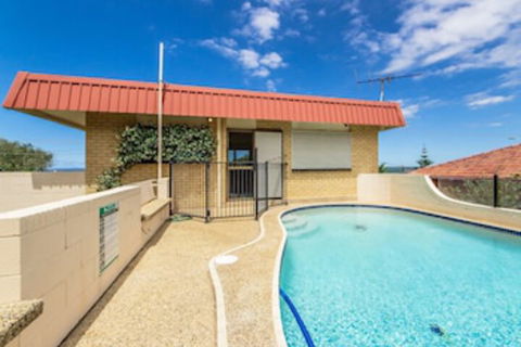 Beachfront Studio & Private Pool - Accommodation Cairns 0