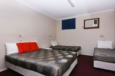 Motel Poinsettia - Accommodation Cairns 4