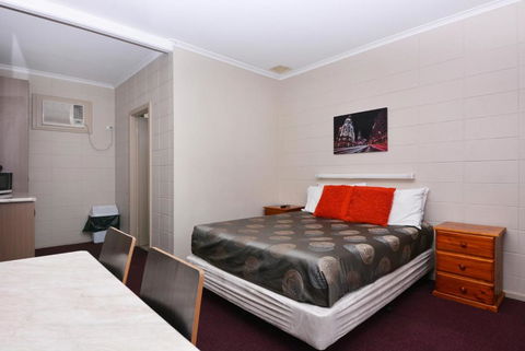 Motel Poinsettia - Accommodation Cairns 5