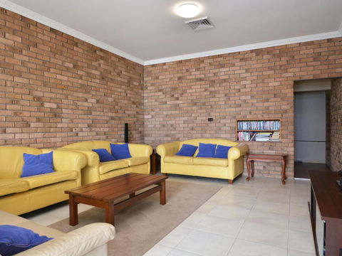 The House On The Lake At Fishing Point Lake Macquarie Honestly Put The Line In & Catch Fish - Accommodation Cairns 1