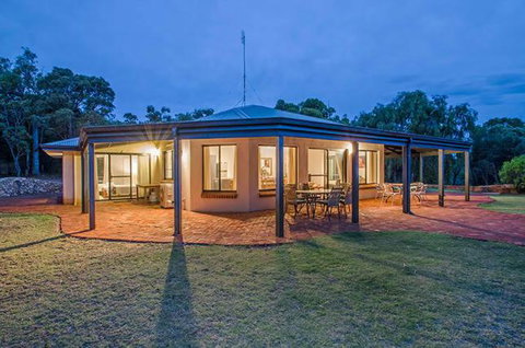 Yallingup Pet Friendly Bush Retreat - Accommodation Cairns 6