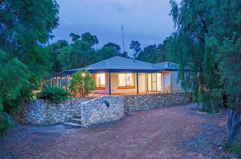 Yallingup Pet Friendly Bush Retreat - Accommodation Cairns 4