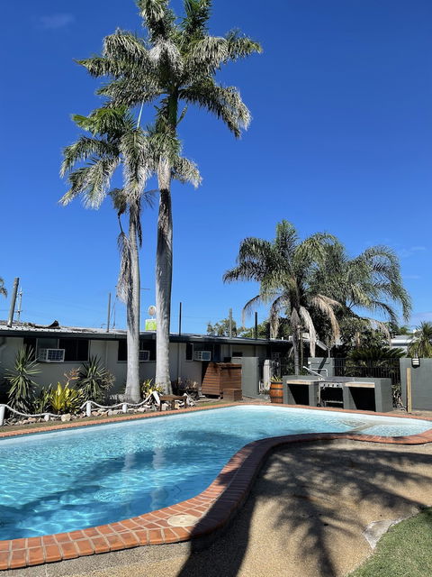 Queens Beach Motor Hotel - Accommodation Cairns 3